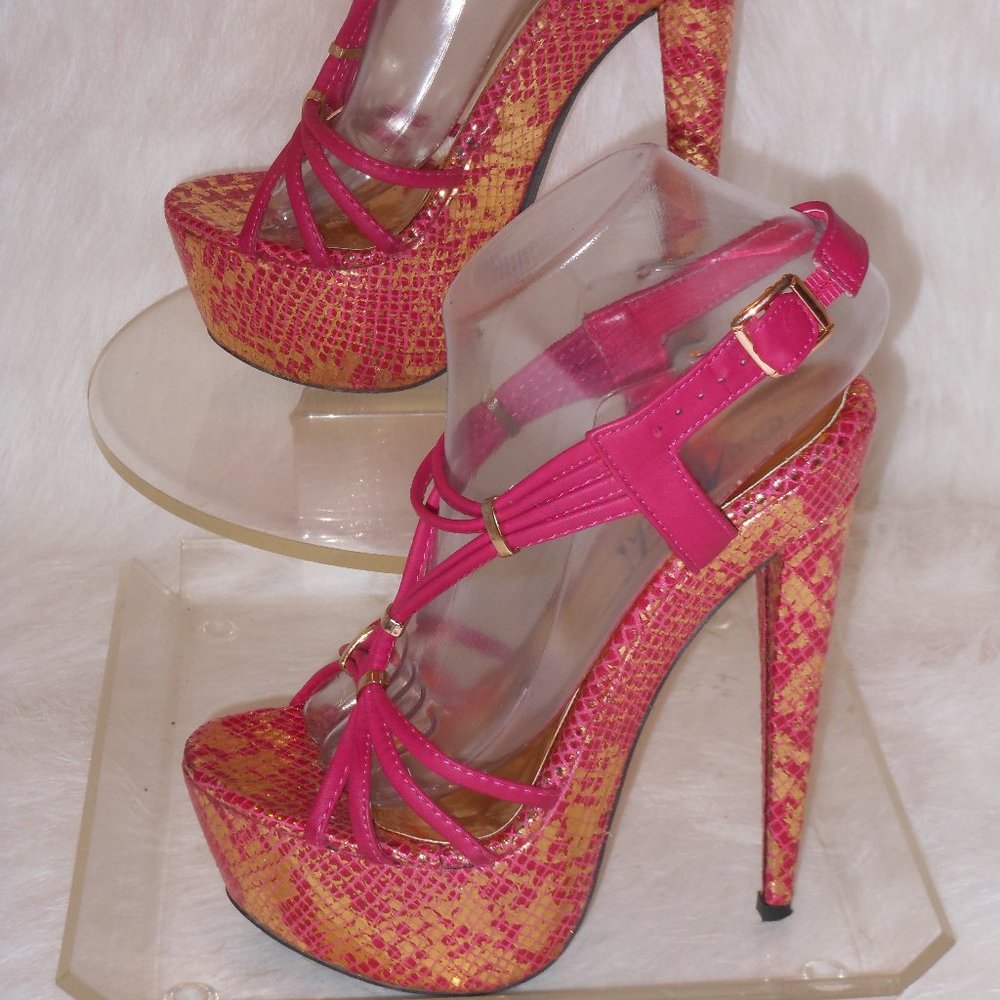 MOCHI FUCHSIA & GOLD PLAFTORM SHOES SIZE 7.5 MEDIUM